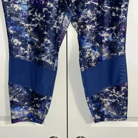 Nine West Active Mesh-Inset Cropped Leggings - Picture 2 of 9